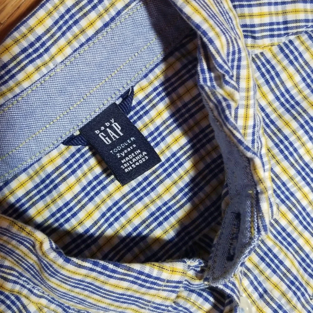 Baby gap button up shirt‎  size 2